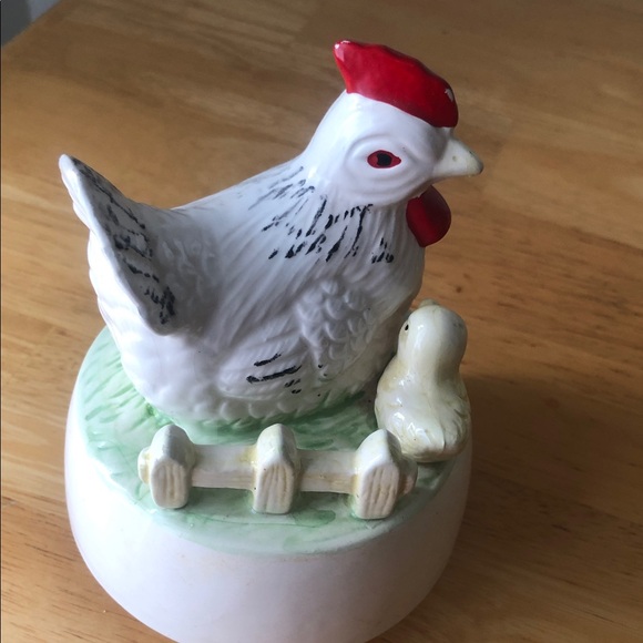 Other - Ceramic rare VTG Hen and Chick Figurine - White with Red Accents